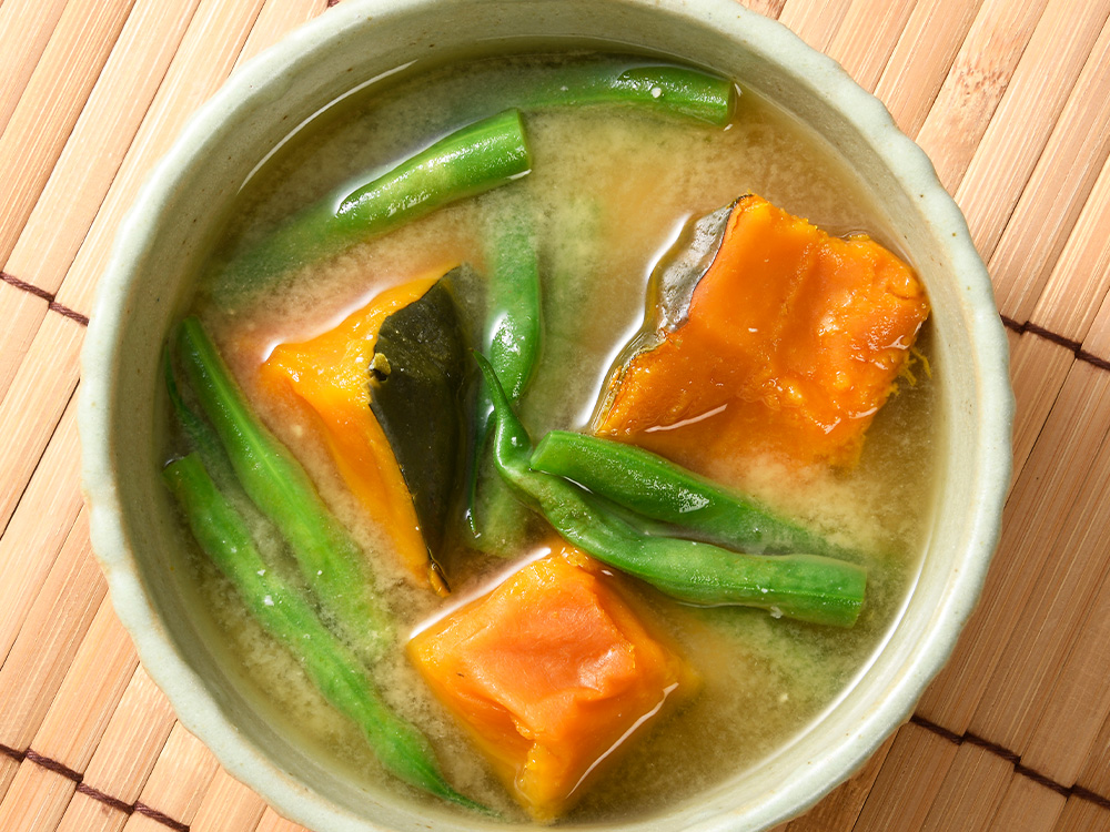 いんげんとかぼちゃのみそ汁