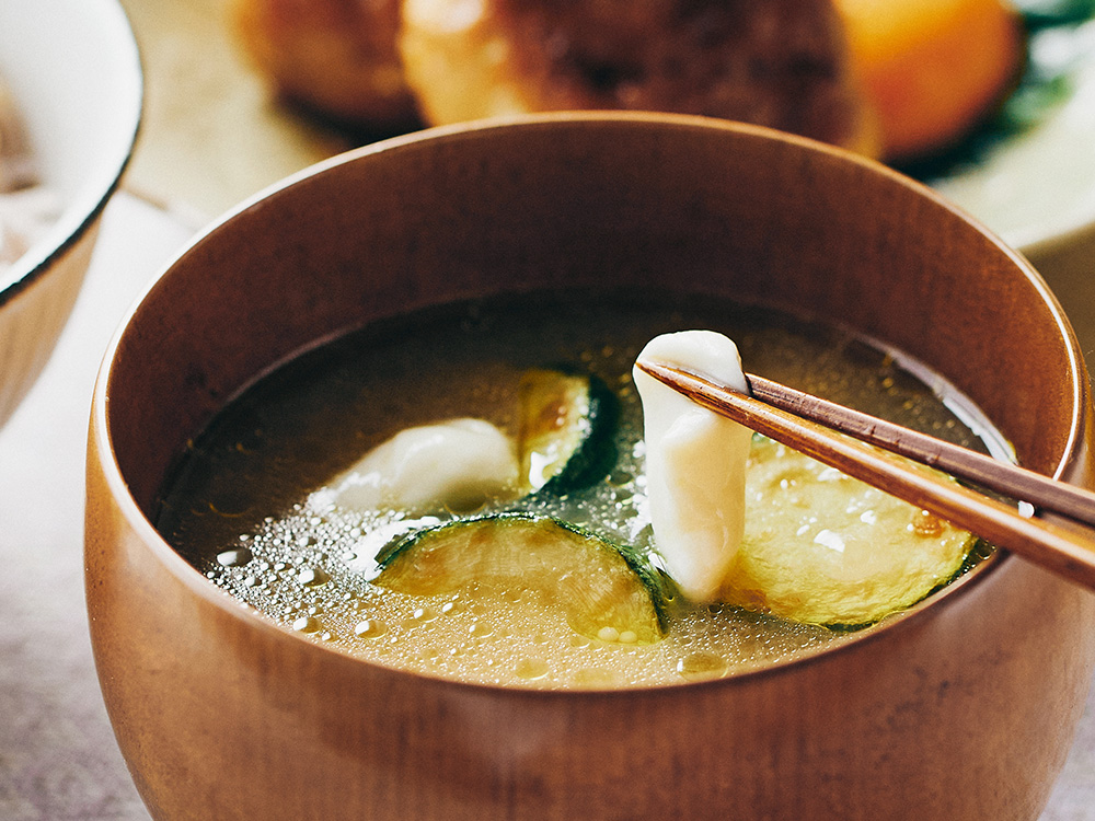 焼ズッキーニとモッツアレラのみそ汁