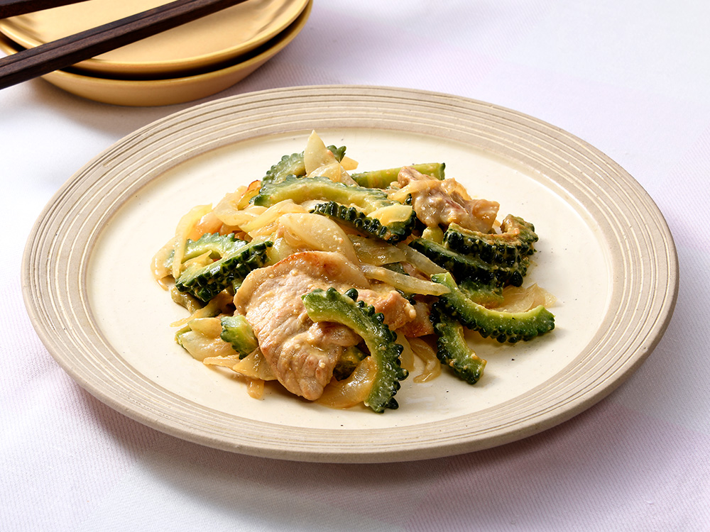 豚肉とゴーヤと玉ねぎの味噌マヨ炒め