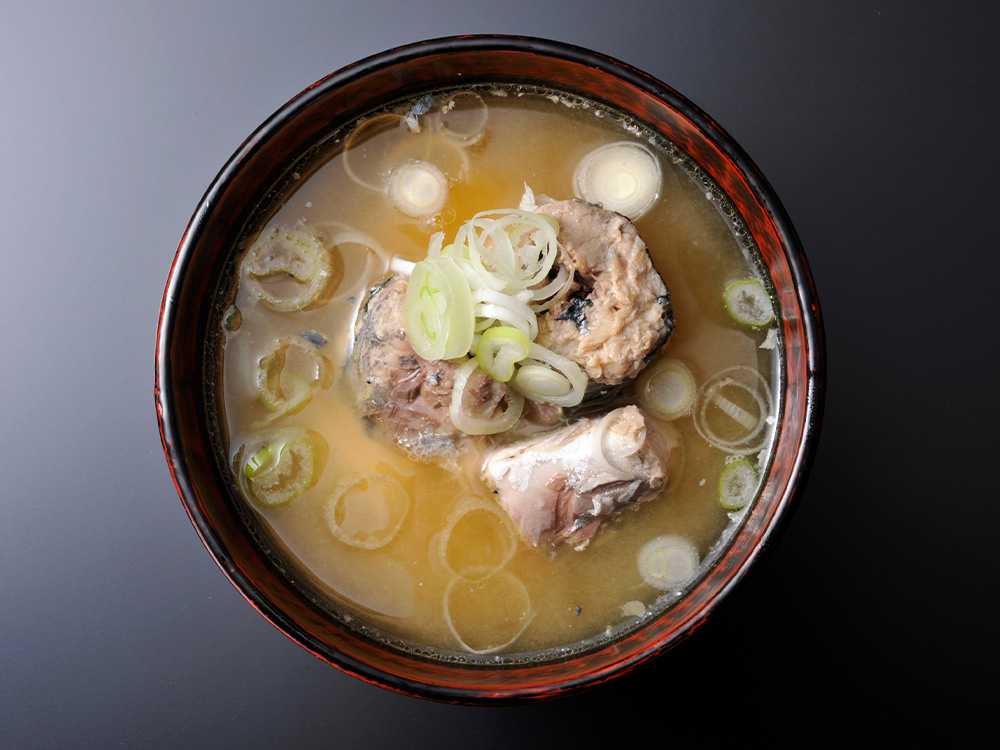 長ねぎとサバ缶のみそ󠄀汁（ひかり味噌 円熟こうじみそ）